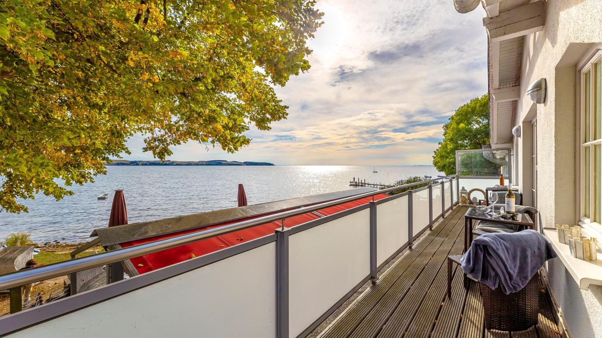 Haus Seeblick Mit 9 Wohnungen Alt Reddevitz Exterior foto